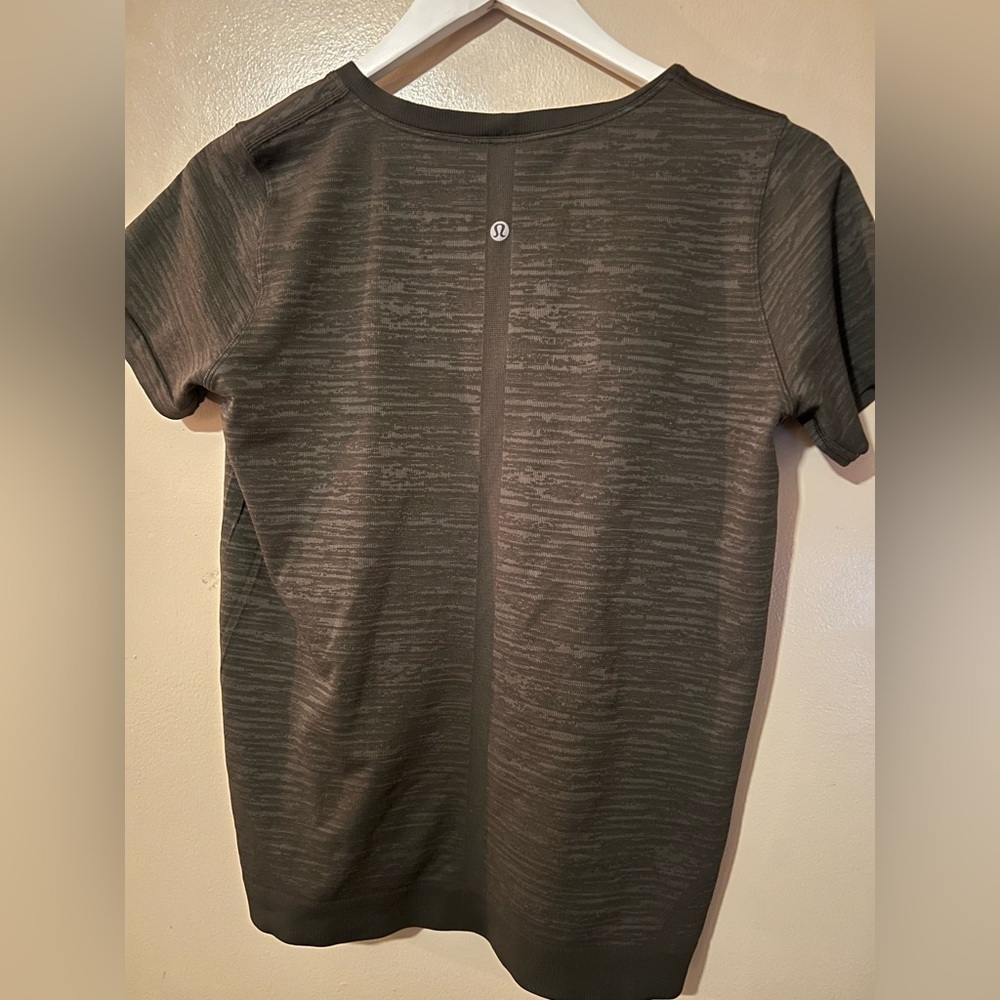 lululemon athletica swiftly tech green stretchy top comfy gym yoga athleisure - Picture 3 of 6